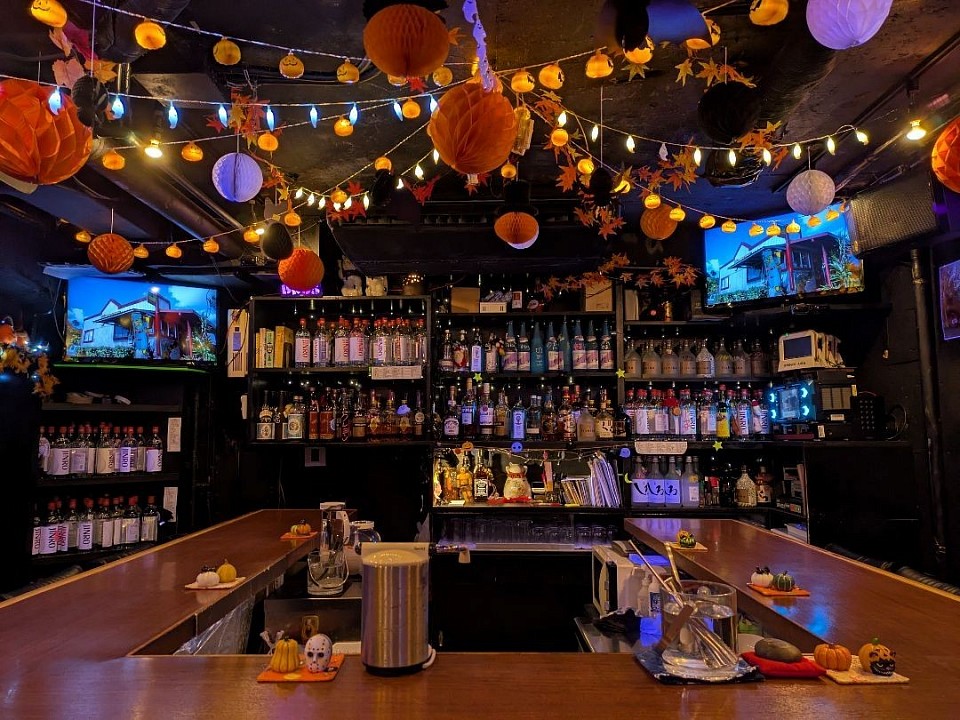 店内写真　U字型カウンターです