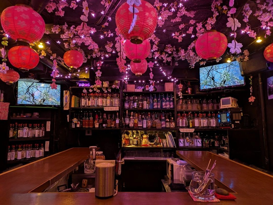 店内写真　U字型カウンターです